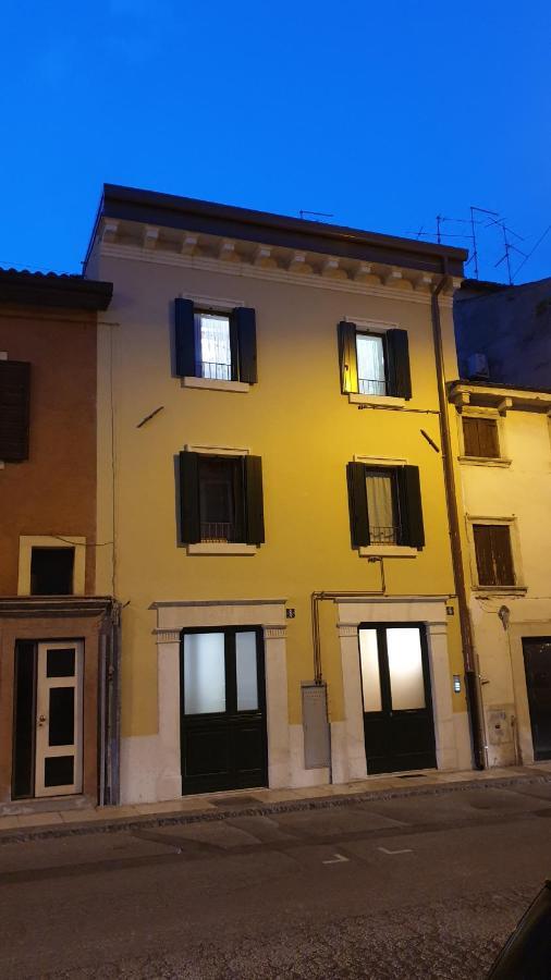Dimora Rosso San Zeno - Wifi Veloce E Adatto Per Famiglie Werona Zewnętrze zdjęcie